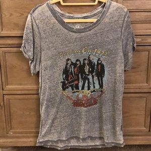 Distressed vintage style Aerosmith tee!
